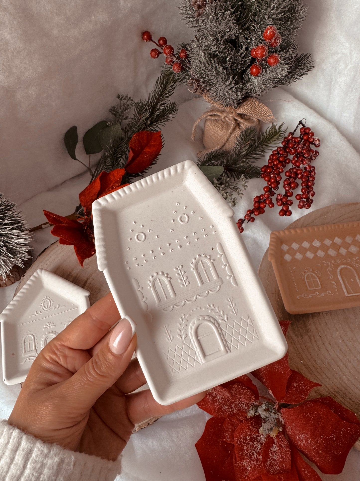 Plateau maisons de pain d’épices crème fait main en jesmonite modèle au choix