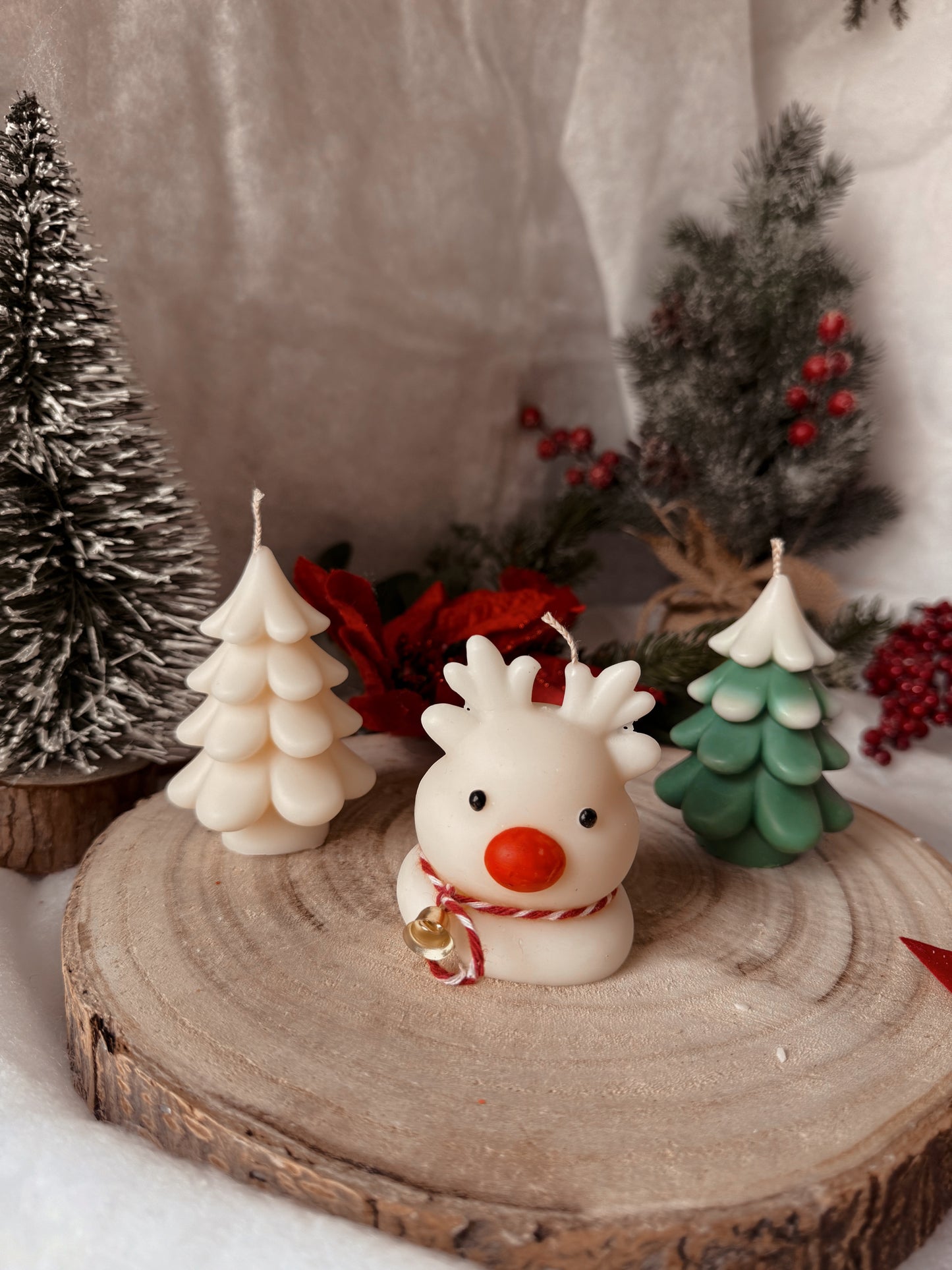 Bougie renne de Noël  fait main en cire d’olive senteur au choix