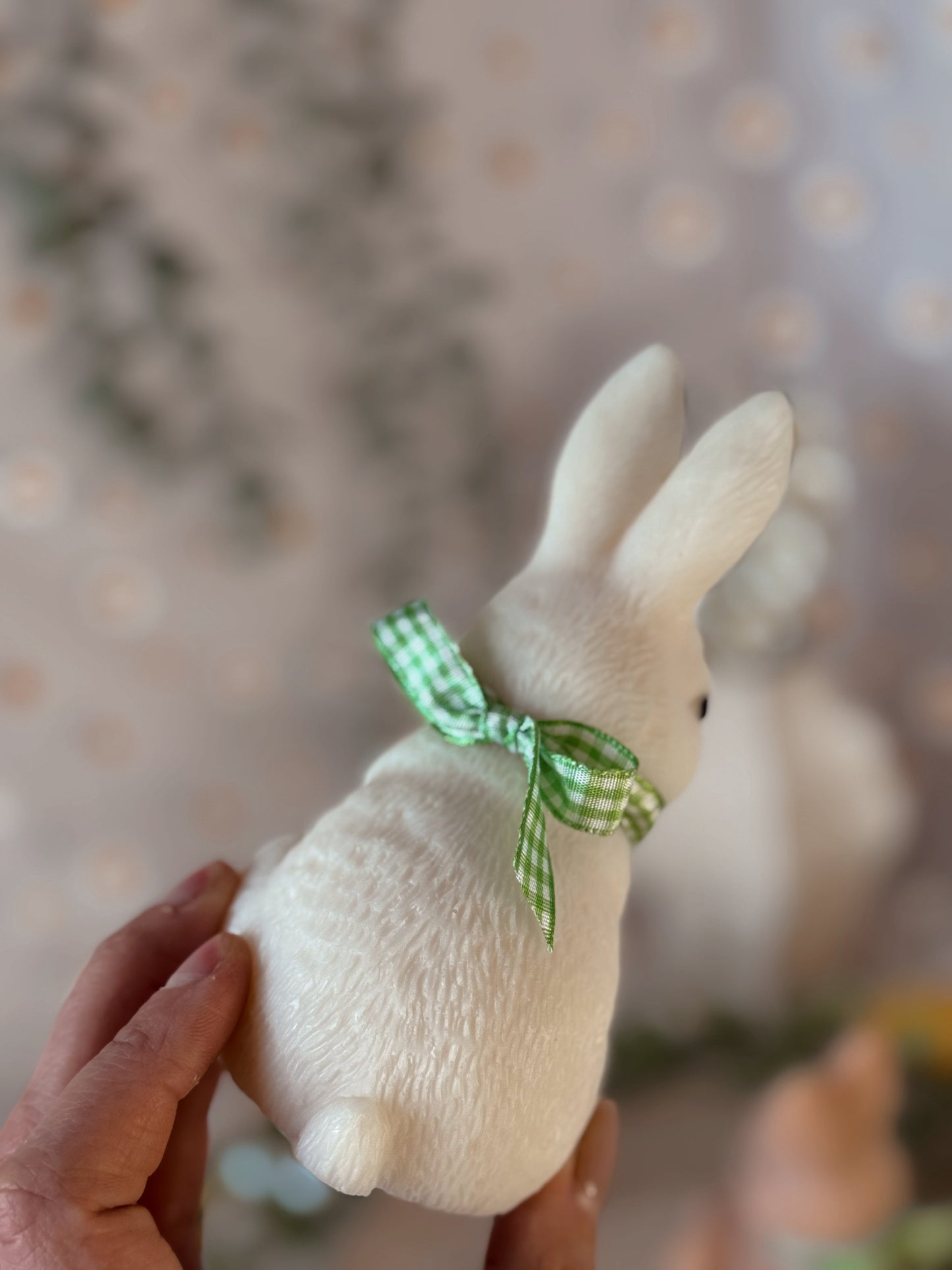 Lapin traditionnel de Pâques modèle assis coloris au choix