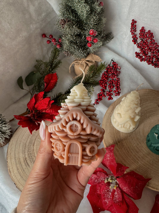 Bougie maison pomme de pin enneigée  fait main en cire d’olive senteur au choix