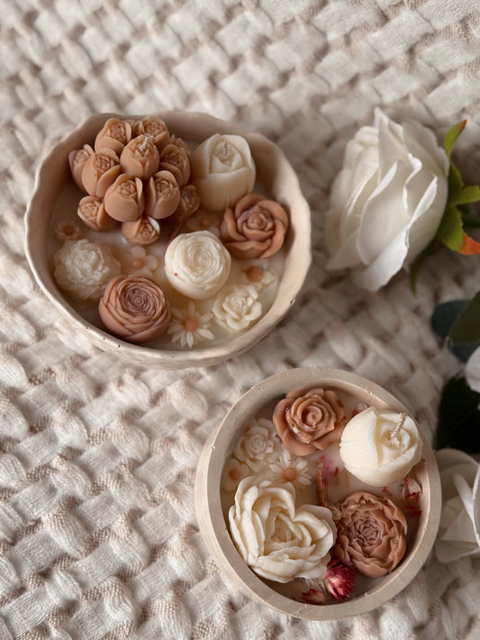Bougie pot fait main texturé édition saint Valentin beige senteur bois de rose