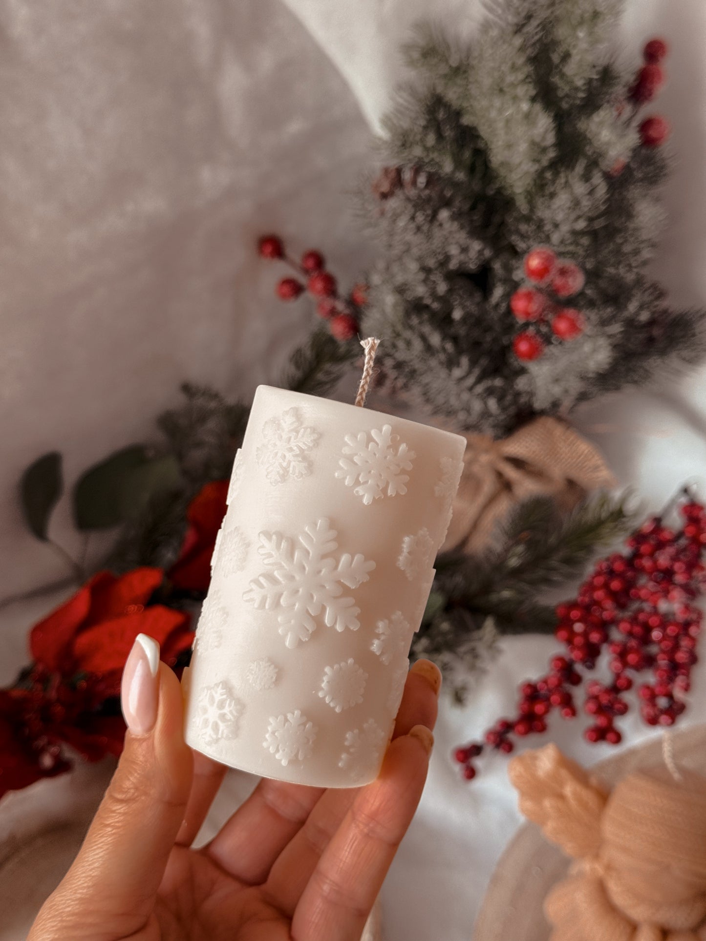 Bougie cylindre flocon de neige fait main en cire d’olive coloris au choix