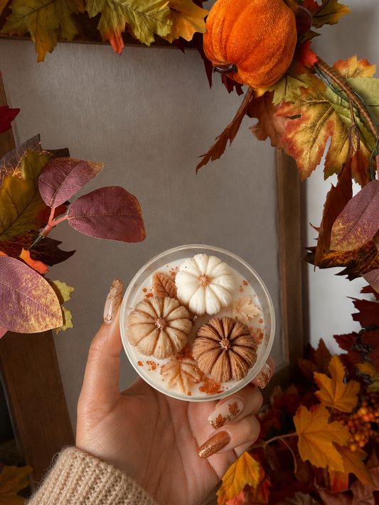 Bougie édition automne en verre citrouilles merveilleuses modèle moyen senteur lait d'avoine et miel