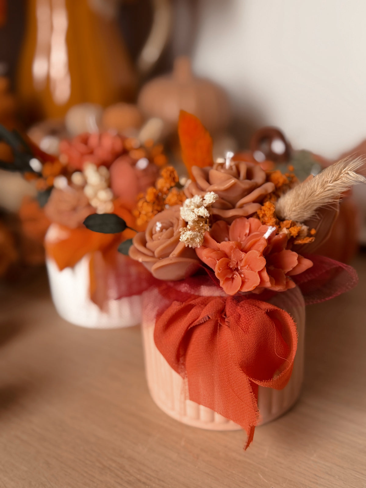 Bouquet Pot en jesmonite rayé édition limité automne fait main coloris au choix fleurs en cire senteurs automne gourmand