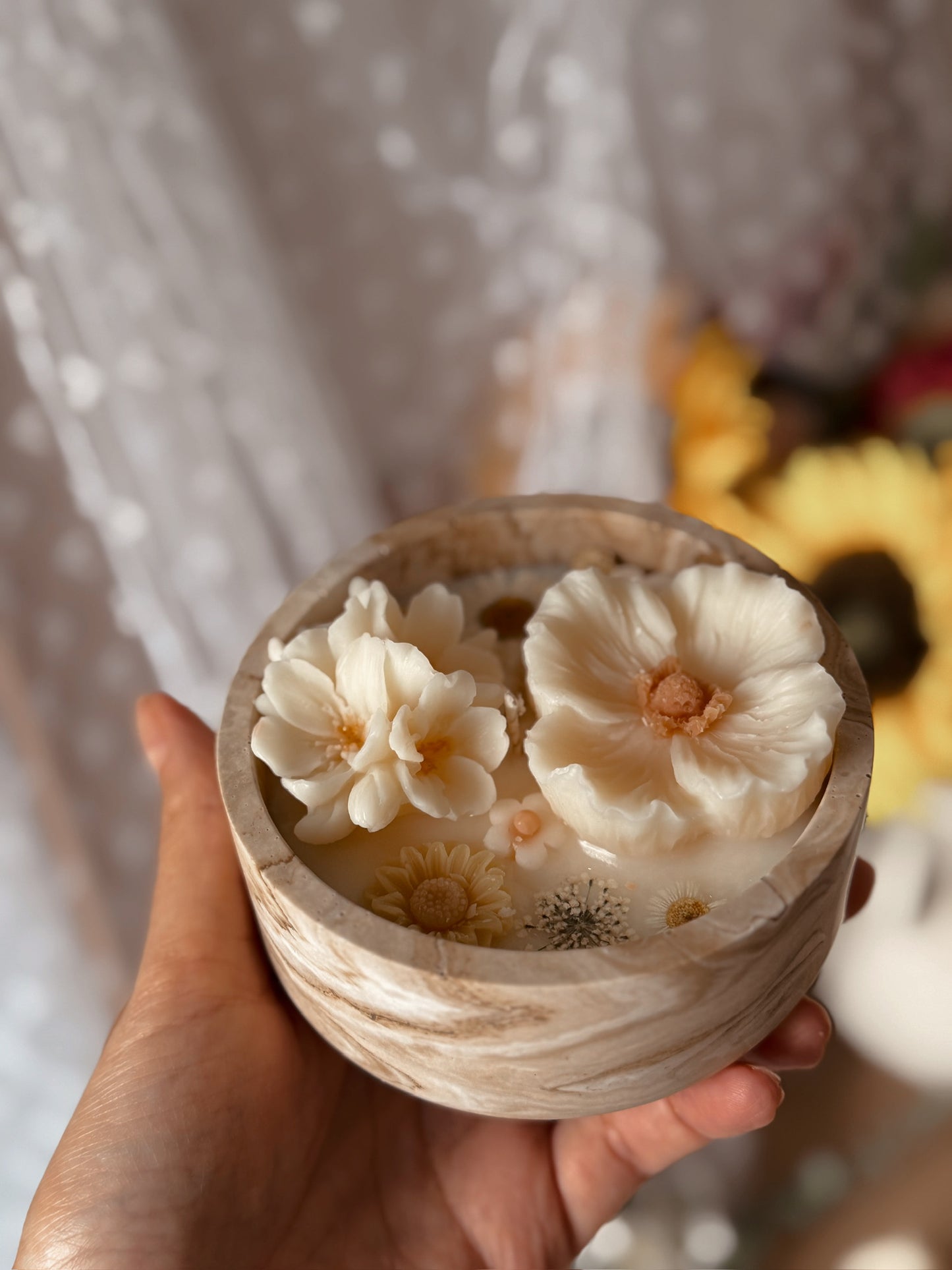 Bougie édition limitée Pâques modèle moyen pot marbre beige senteur coquelicot