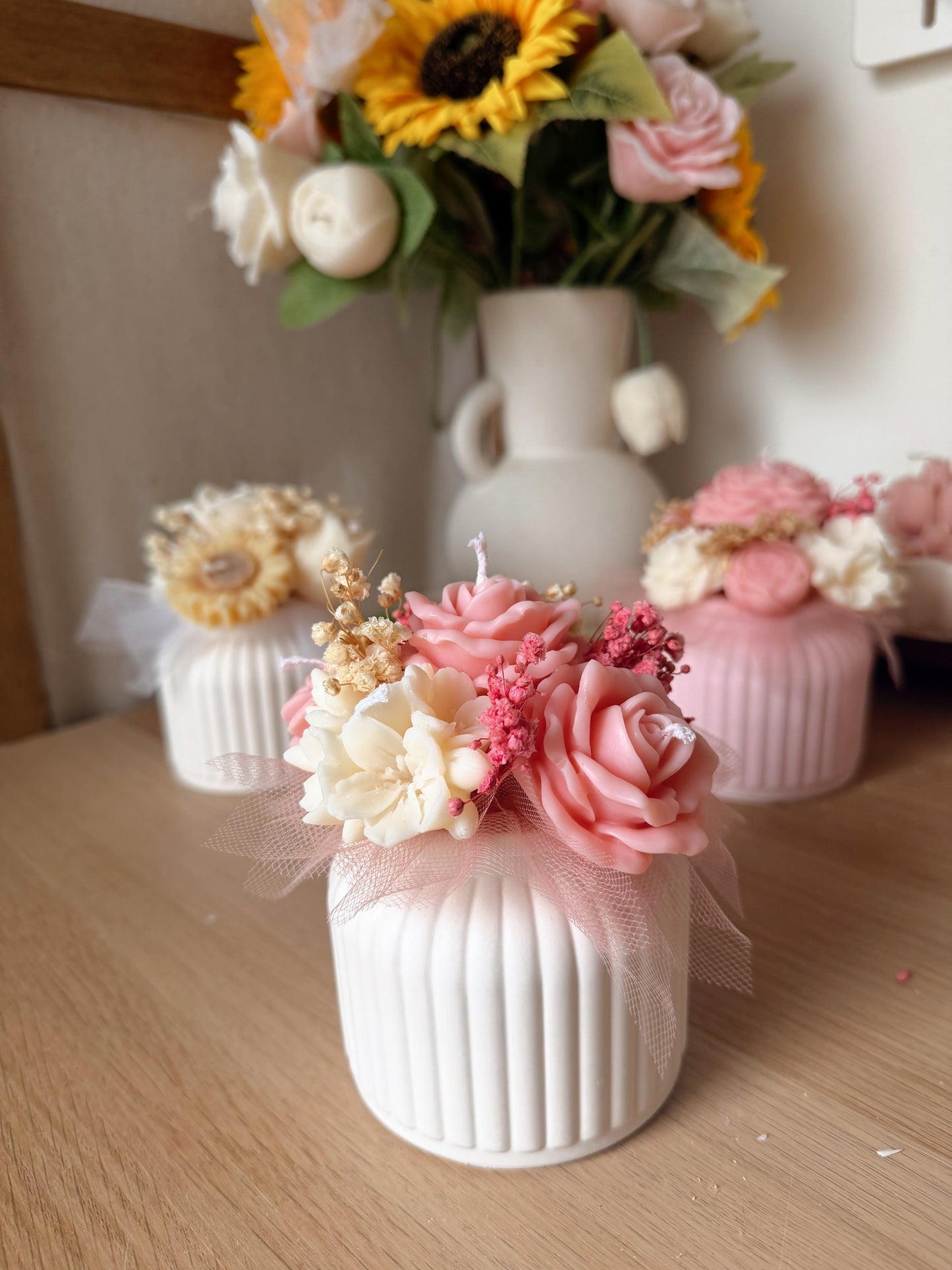 Bouquet Pot en jesmonite rayé fait main coloris au choix fleurs en cire senteurs évasion fruité