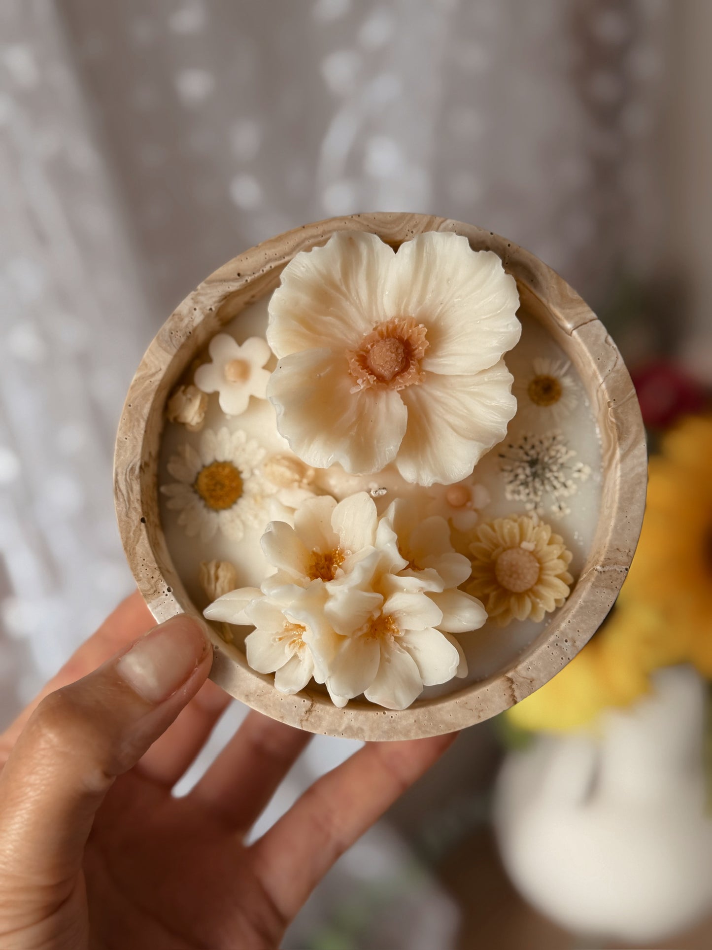 Bougie édition limitée Pâques modèle moyen pot marbre beige senteur coquelicot