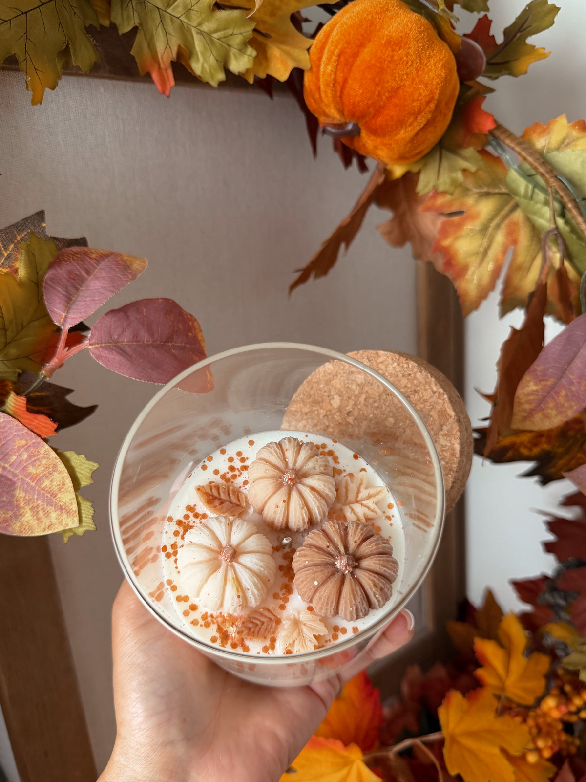 Bougie édition automne en verre citrouilles merveilleuses senteur lait d'avoine et miel