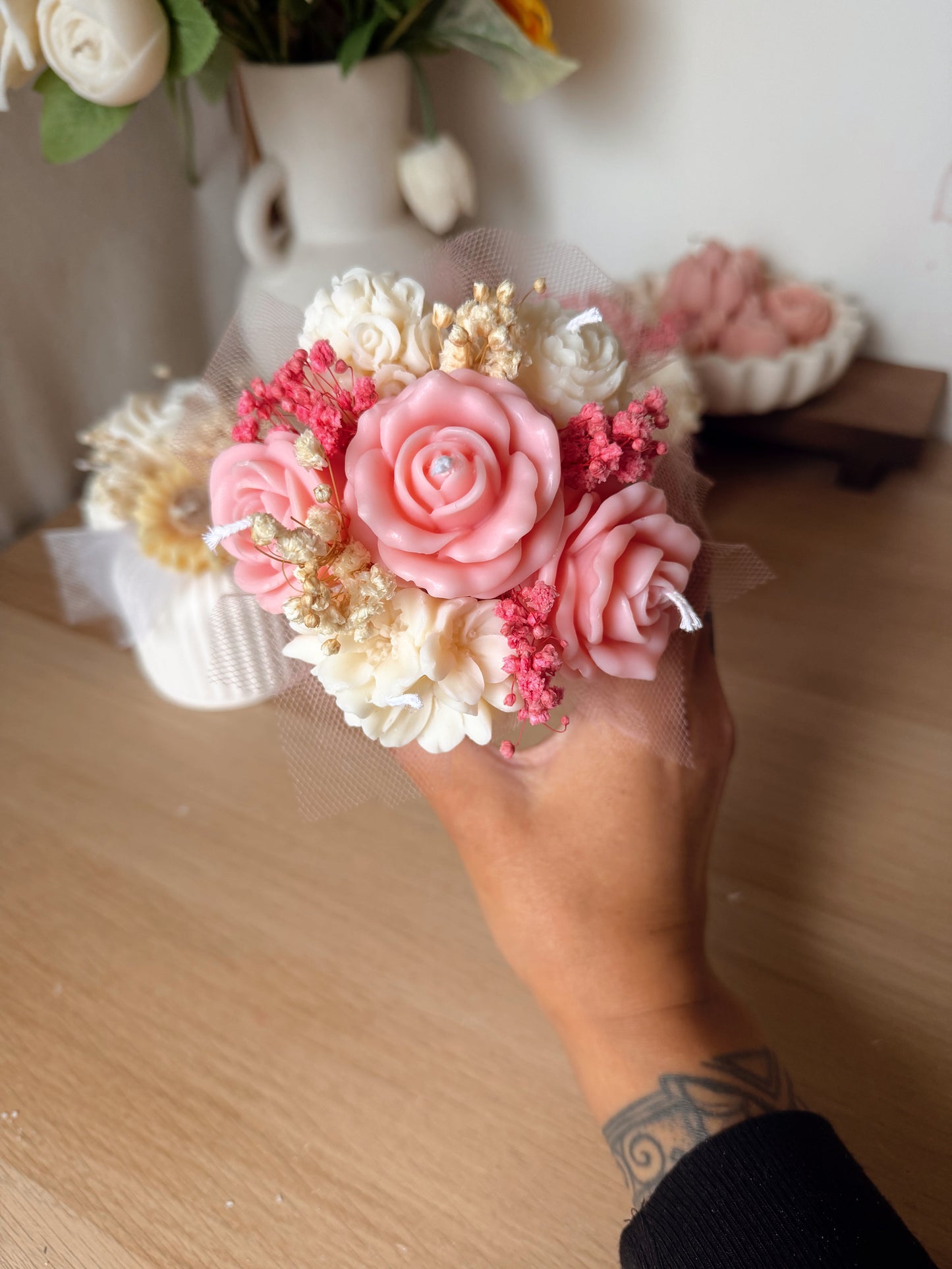 Bouquet Pot en jesmonite rayé fait main coloris au choix fleurs en cire senteurs évasion fruité