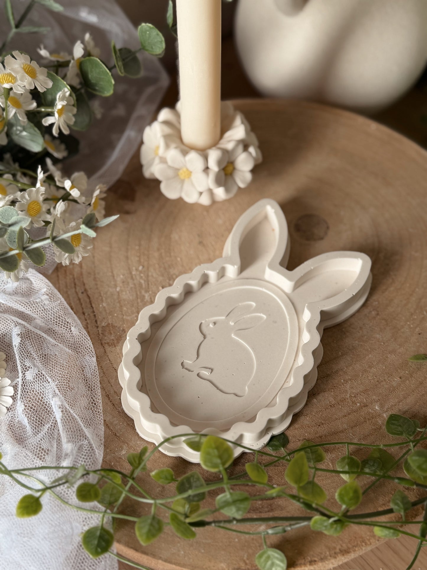 Plateau Vide poche lapin de pâques fait main en Jesmonite