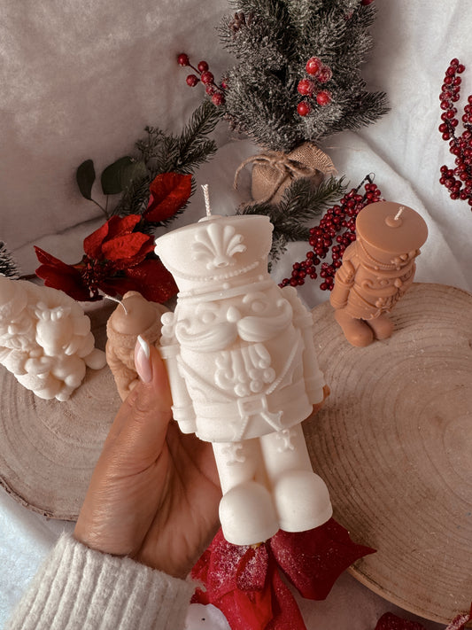 Bougie large casse noisette fait main en cire d’olive coloris au choix